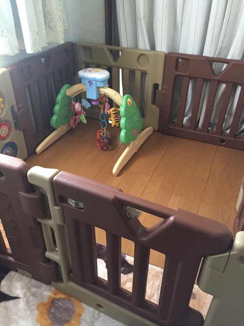 ベビーゲート、ベビーサークルで、ハイハイ期でも安心！