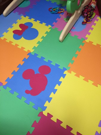 ハイハイ 期にマットは必要？ひやっとする前に安全確保