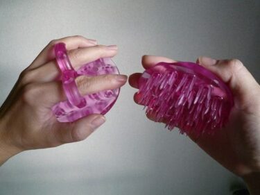 シャンプーブラシはメリットが凄い！抜け毛・薄毛には逆効果！？