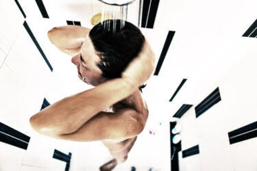 頭皮に優しいシャンプーの温度は？加齢臭対策にも